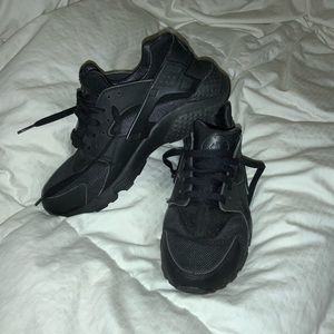 All Black Nike Huarache